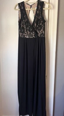 Macacão feminino de renda preto e nude tamanho 4 - Imagem 1 de 2