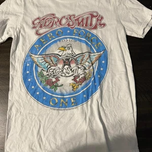 NEU NACHDRUCK - Vintage Aerosmith Aero Force One Shirt Unisex Geschenk für Freunde alle Größen - Bild 1 von 5