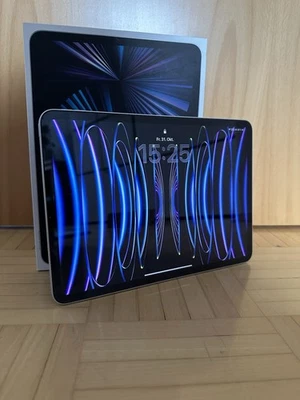 Apple iPad Pro 3. Gen 128GB, Wi-Fi, 11 Zoll - Silber - Bild 1 von 4