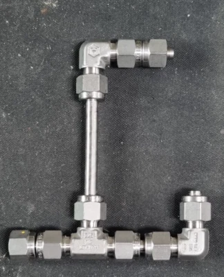 HAM-LET 316 3/8" TEE W/ X2 316 3/8" ELBOWS (R1S9.8B1)  - Image 1 of 4