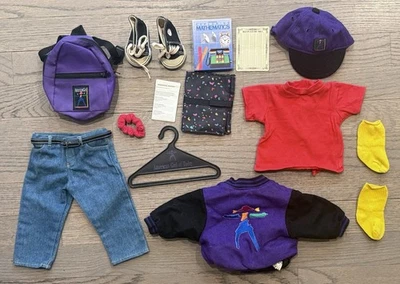 Conjunto básico de jeans azules American Girl Doll of Today Doll, gorra chaqueta y equipo escolar Foto 1 de 4
