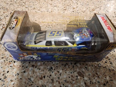 Открытый капюшон Kenny Wallace 1999 No55 Square D масштаб 1:64 по действию - Изображение 1 из 3