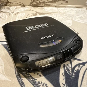 Sony Discman D-141 Nero Lettore CD Portatile Walkman Mega Bass Compatto Vintage Funzionante - Foto 1 di 19