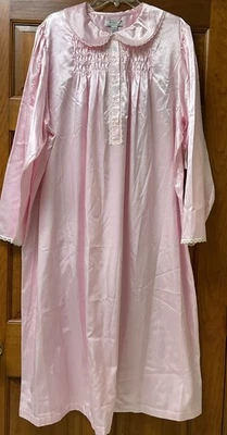 Lord & Taylor 美国女式粉色缎面 LS 刺绣长裙,尺寸 2X 全新带标签 — 第 1/4 张图片