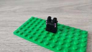 Hanches et jambes avec motif de lignes rose 970c00pb0102 pièce détachée Lego C06 - Imagen 1 de 2