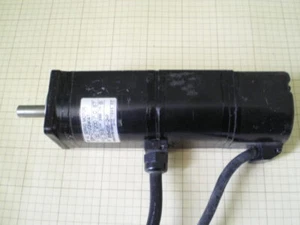 SERVO MOTOR YASKAWA 100W SGM-01VGKN41 200V 0,87A - Imagen 1 de 3