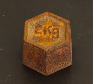 Vintage Israelí 2 Kg. Peso de escala hexagonal comercial de hierro fundido de General Trader's  - Imagen 1 de 6