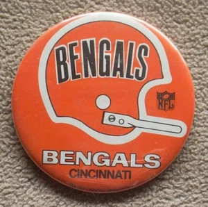 VINTAGE 1970 - 1980 CINCINNATI BENGALS ☆HELMET - SINGLE BAR☆ 3 1/2" PIN BUTTON - Picture 1 of 1