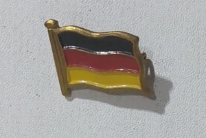 24700 SPILLA PINS Smaltata - Bandiera Germania - 1 cm - Picture 1 of 4