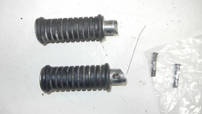 1980 SUZUKI TS185 TS 185 SIERRA REAR PASSENGER FOOT PEG REST LEFT AND RIGHT Foto 1 de 4