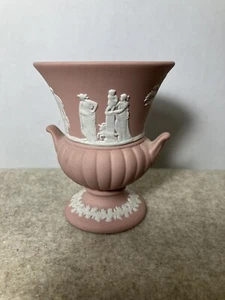 Wedgwood Jasperware kleine rosa Vase/Urne mit doppeltem Griff [3 5/8" hoch] - Bild 1 von 14