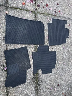 Juego completo de 4 alfombrillas de goma originales para todo tipo de clima Mercedes-Benz W163 1998-99 OEM Foto 1 de 4