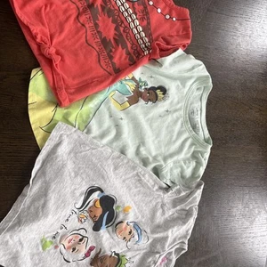 Lot of 3 Girl Disney Princess T-shirts Size 4 And 5T - Picture 1 of 7