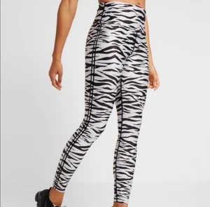 Good American Women’s Zebra Print Workout Leggings Pants Size 4 Lounge - Picture 1 of 8