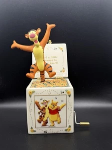 Walt Disney Winnie Pooh "Aventuras en una caja" Caja de música Colección Tigger ¡COMO NUEVA! - Imagen 1 de 6