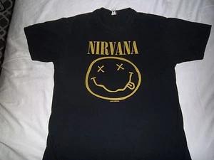 NIRVANA - Camiseta con licencia oficial - La etiqueta original está usada - parece una M a L - Imagen 1 de 5