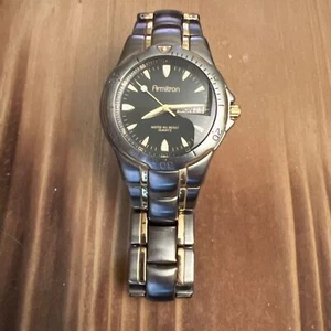 Reloj Hombre Armitron Vintage Dos Tonos Con Esfera Negra Batería Nueva - Imagen 1 de 9