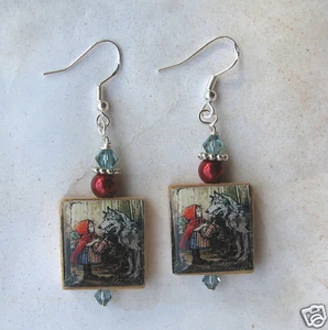 Pendientes Caperucita Roja y Gran Lobo Malo De Colección Arte Alterado Scrabble  - Imagen 1 de 1