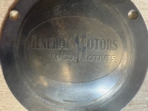 LOCOMOTIVE VINTAGE GM GENERAL MOTORS CALIBRO INOX VUOTO FUORI COPERCHIO O PIASTRA - Foto 1 di 3