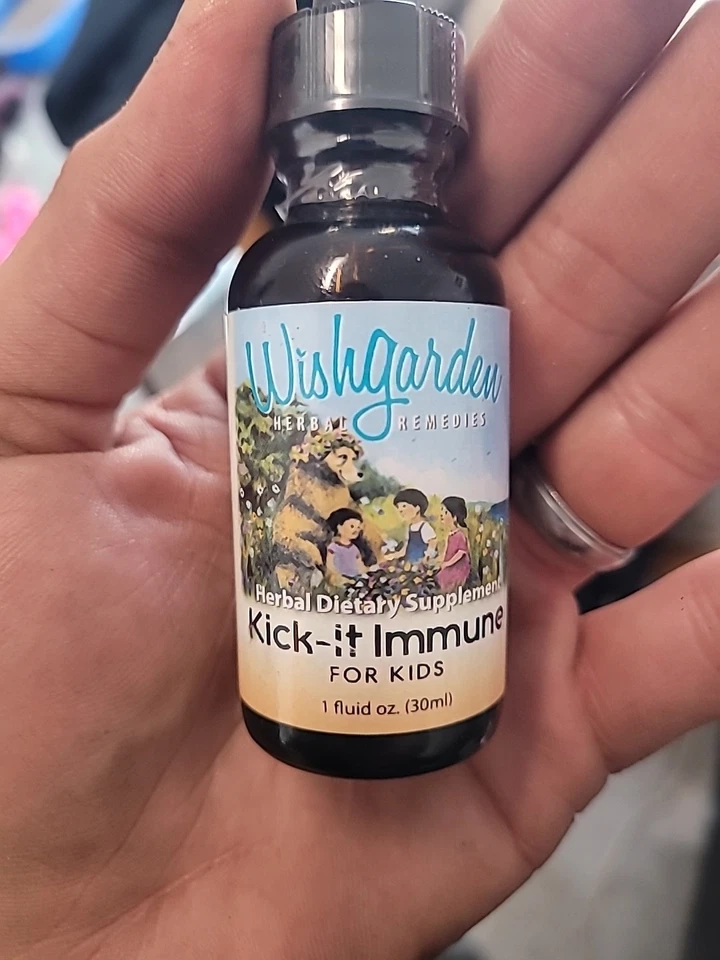 Suplemento herbal Wishgarden Kick It It Immune para niños 1 fl oz 30 ml caducidad 27/01 Foto 1 de 2