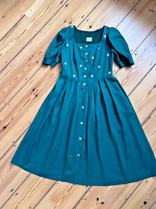 Dirndl mit Edelweiß-Blüten - Bild 1 von 7