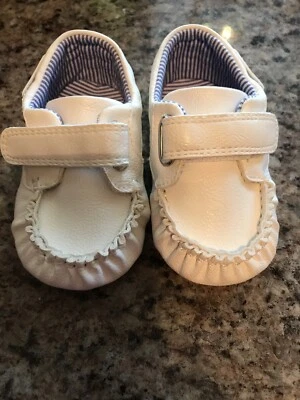 Zapato Mocasín Barco Cuero Blanco Niño Bebé Niño Lugar Infantil 6-12 Meses ¡EXCELENTE ESTADO USADO! Foto 1 de 4