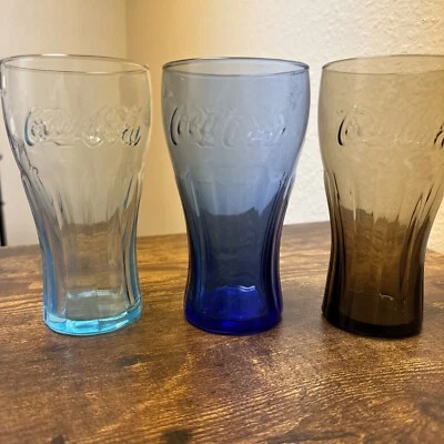 Lote De 3 Vasos De Vidrio Coca Cola 16oz Logo Elevado De Colección Azul, Púrpura Y Gris Foto 1 de 4