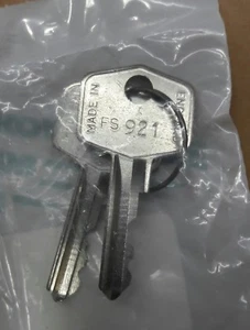 2 Pc ( 1 Pair ) Komatsu FS921 Automotive Keys 1129853C1 WBH - Picture 1 of 3