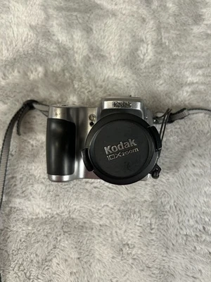 Kodak EasyShare Z740 Digital Camera 5.0 Mp 10x Zoom For Parts - Image 1 of 4