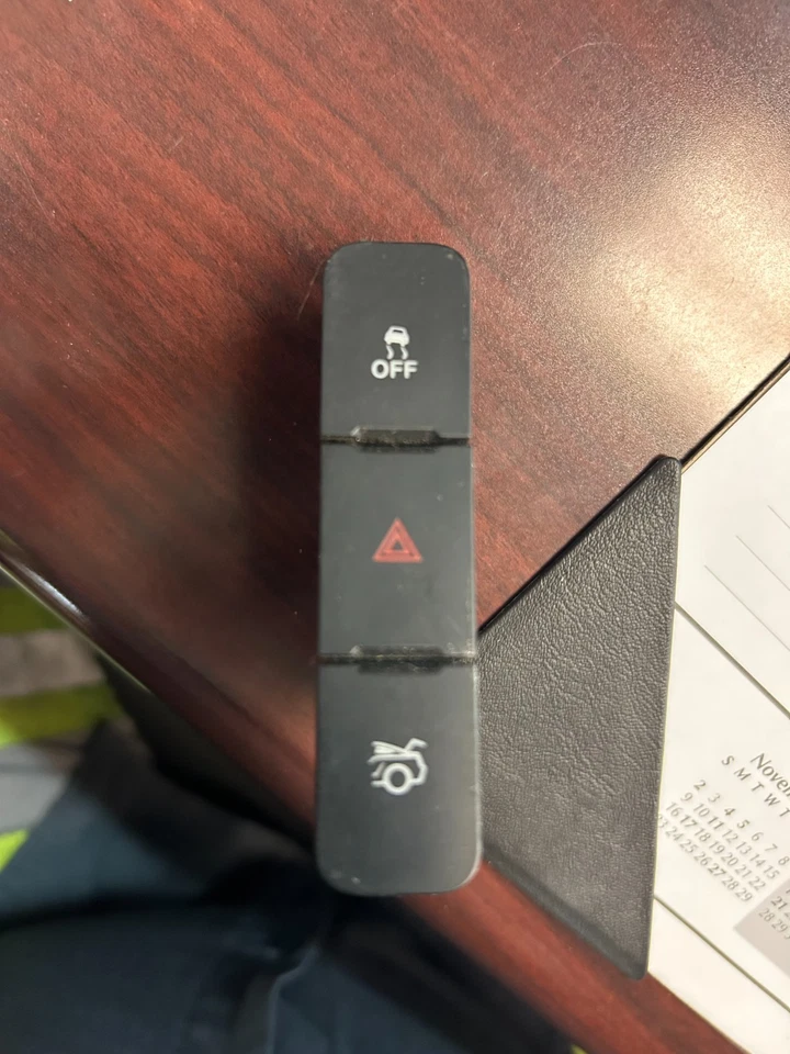 Interruptor de botón de control de tracción de peligro tapa maletero Ford Mustang 2010-2014 OEM Foto 1 de 1