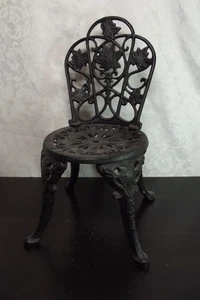 Vintage Schmiedeeisen Puppenstuhl 13,25" schwarz Metallguss Gartenstil Pflanzenständer - Bild 1 von 9
