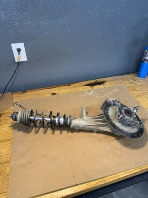 Polaris Sportsman 700 2003 montaje de puntal/buje delantero izquierdo Foto 1 de 4