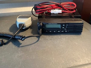 Radio bidireccional Vertex Standard VX-4204-0-50 VHF 134-174 MHz 50 vatios 501 canales - Imagen 1 de 4