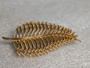 Spilla foglia placcata oro vintage - Foto 1 di 8