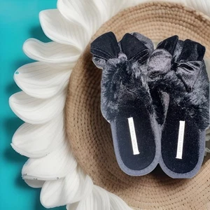 Victoria's Secret Faux Fur Closed Toe Slipper Big Black Bow Size L NWT - Picture 1 of 8