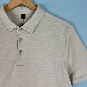Camisa Polo Lululemon Evolution Para Hombre M Tostada Rayas Manga Corta Ligera Logo - Imagen 1 de 5