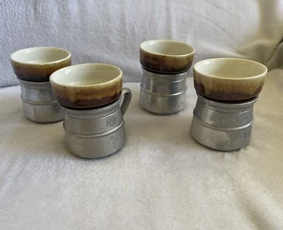 Juego de 4 tazas de café Hall Pottery esmalte por goteo marrón 2810 base aislante de peltre Foto 1 de 4