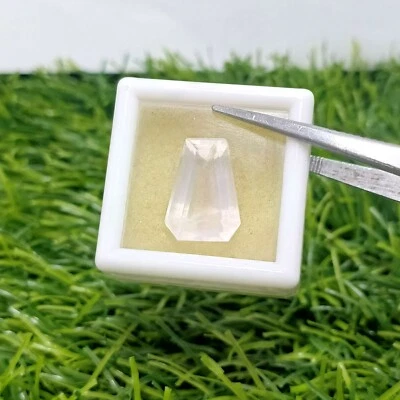 8.1 Carats Eye Clean Tapered Shape Step Cut Natural Quartz Gemstone - Image 1 of 4