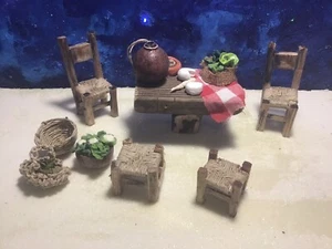 Presepe artigianale lotto sedie sgabelli tavolino X statuine 15/20 cm - Foto 1 di 10