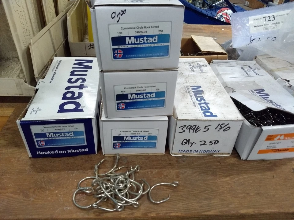 mustad 39965-DT saltwater circle hook for tuna halibut 14/0 (100 hooks) - Image 1 of 1
