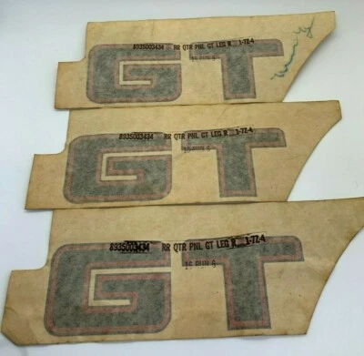 De colección GT Cuarto Panel Trasero Derecho RR GT LEG R 1-7Z-4 Calcomanía Adhesiva Insignia AMC Jeep Foto 1 de 3