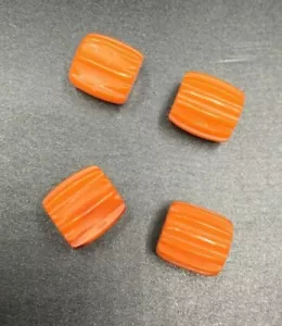 Menge 4 - Bakelit Knopf - geschnitzter Lauf - orange - schöne Details - 1/2" - Bild 1 von 3