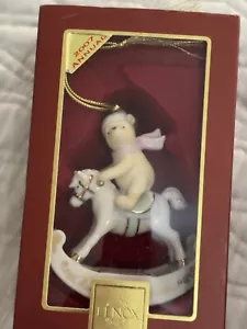 Lenox Disney 2007 Winnie the Pooh Baby's 1st Christmas Ornament - Picture 1 of 1