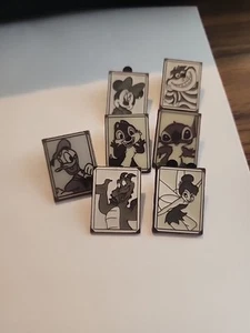 Disney Snapshot Pins (7) Minnie, Donald, Stitch, Tink, Cheshire, Chip & Figment - Bild 1 von 2