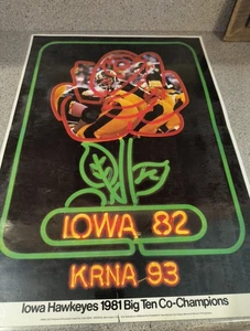 Póster de fútbol americano 1982 KRNA radio Iowa Hawkeyes 23"x 16,5" laminado  - Imagen 1 de 6