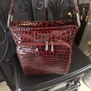 Schultertasche Brighton rot Krokoprägung Lackleder, silberne Schnörkelbeschläge - Bild 1 von 14