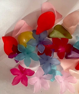 Mixed-Colour Lucite Beads Flower Various Shapes Styles Dimensional - Picture 1 of 8