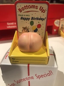 Fondo "Buon Compleanno" - The Hug Factory da collezione nuovo con scatola - Foto 1 di 7