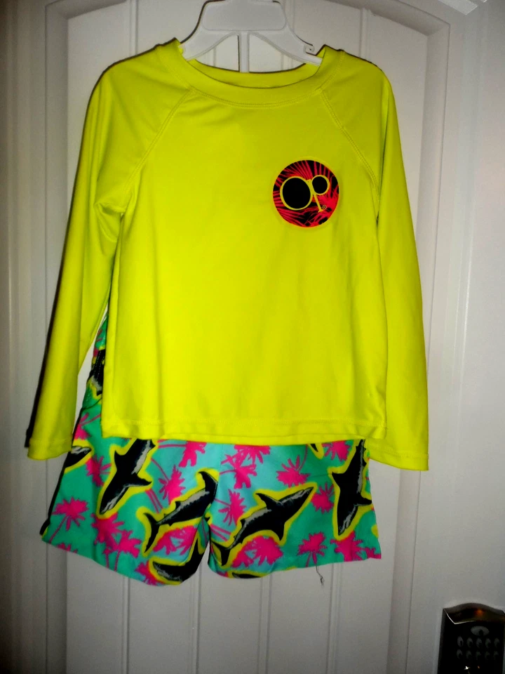 Adorable Ocean Pacific Niños Talla 4 Tiburón Bañador Amarillo Conjunto Camisa de Natación Nuevo con Etiquetas Foto 1 de 4