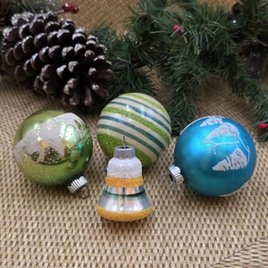 3 Vintage Shiny Brite Ornamente Kugel & Glocke Winterszene MCM Silber Grün Blau - Bild 1 von 19